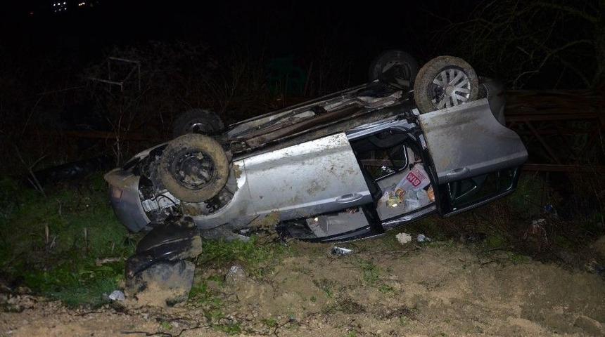 Hafif Ticari Ara&ccedil; Takla Attı: 8 Yaralı