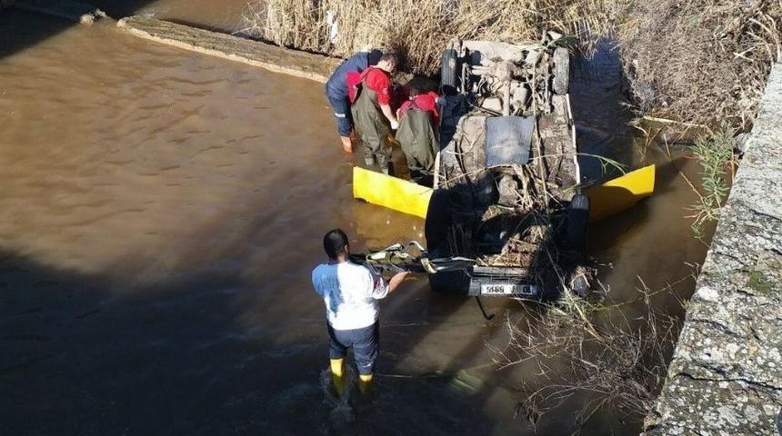 G&ouml;me&ccedil;&rsquo;te Dereye U&ccedil;an Taksi Şof&ouml;r&uuml; Hayatını Kaybetti