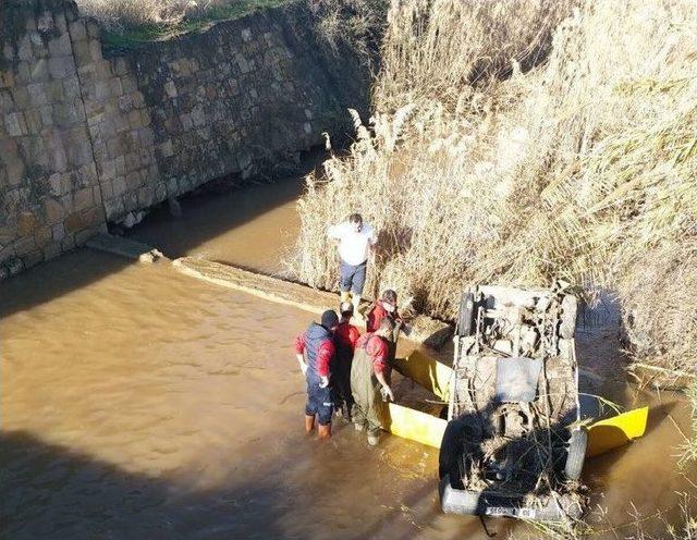 Gömeç’te Dereye Uçan Taksi Şoförü Hayatını Kaybetti