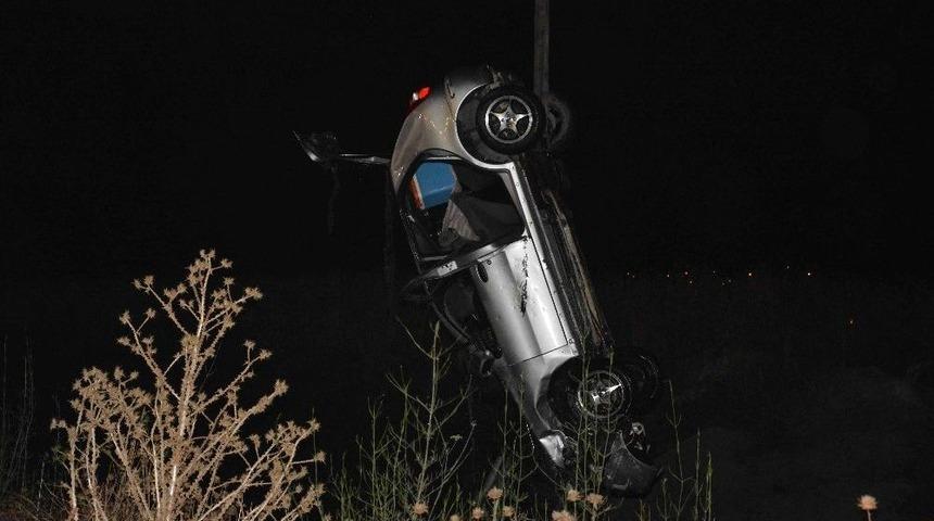 Su Kanalına Devrilen Otomobilin S&uuml;r&uuml;c&uuml;s&uuml; Yaşam M&uuml;cadelesini Kaybetti