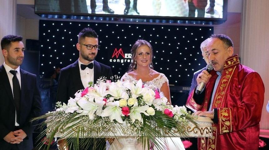 Hollandalı Gelinden &Uuml;&ccedil; &Ccedil;ocuk S&ouml;z&uuml;