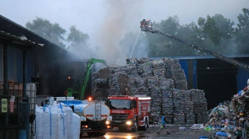 Samsun&rsquo;da Geri D&ouml;n&uuml;ş&uuml;m Deposunda Korkutan Yangın