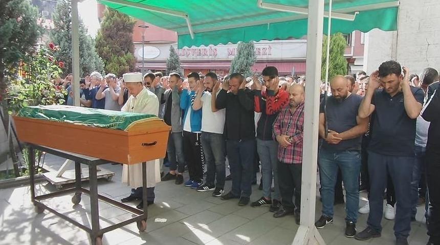 Uyuşturucudan &Ouml;ld&uuml;ğ&uuml; İddia Edilen Gen&ccedil; Toprağa Verildi