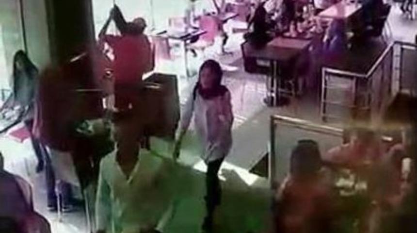 Restoranda Unuttuğu Cep Telefonu &Ccedil;alındı