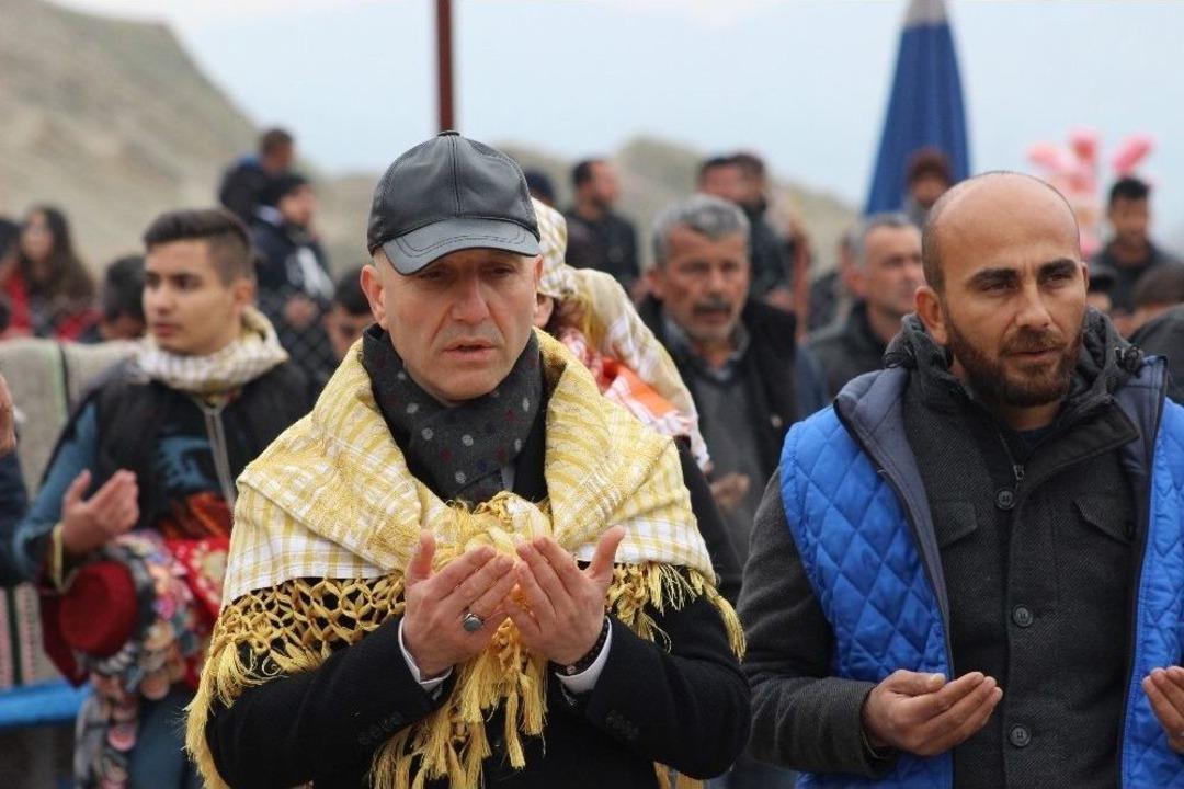 Sarayk&ouml;y Deve G&uuml;reşleri Renkli G&ouml;r&uuml;nt&uuml;lere Sahne Oldu