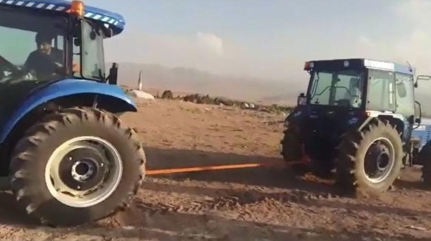 Ağrı&rsquo;da Trakt&ouml;rler &Uuml;zerinde G&uuml;&ccedil; Denemesi Yaptılar