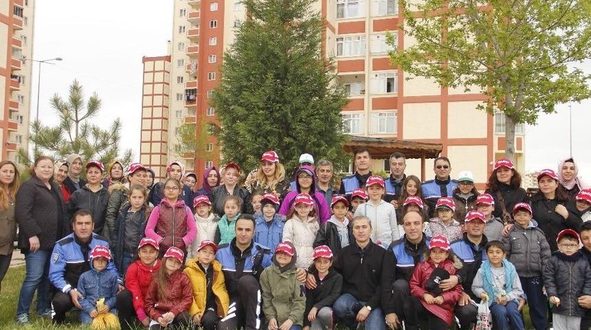 Sokaktan Madalyaya Uzanan &Ccedil;ocuklar, 500 Fidanı Toprakla Buluşturdu