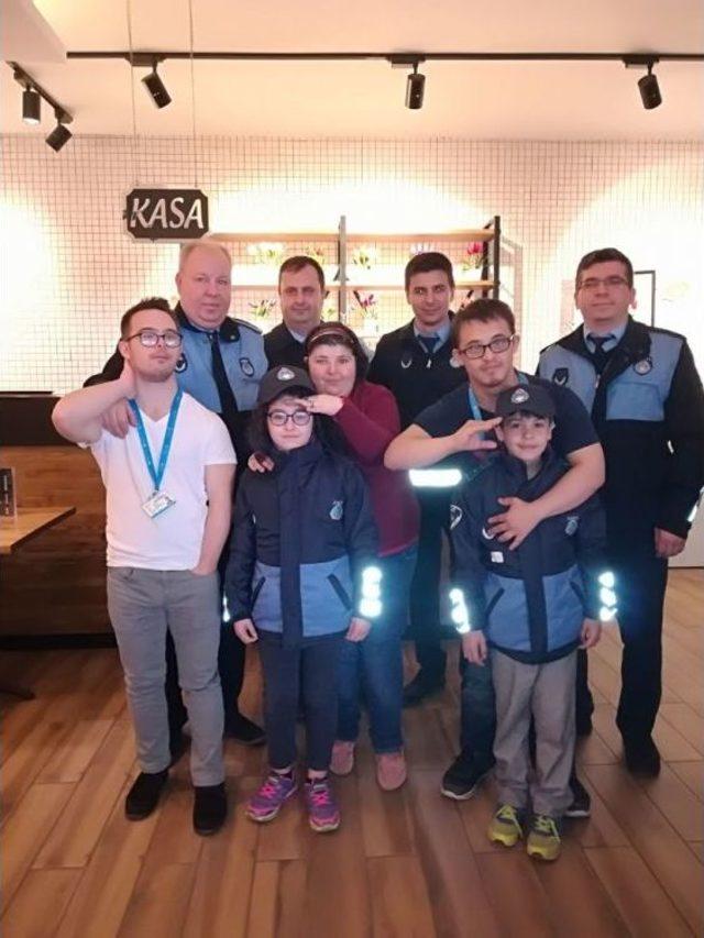 Minik Zabıtalar Down Kafe’de 1