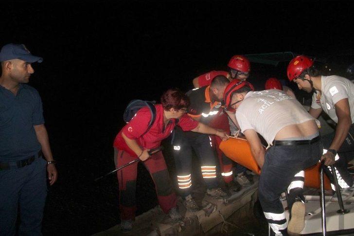 Son Fotoğrafını Kendi Eliyle Çekten 7 Aylık Hamile Kadın Kayalıklardan Düşerek Hayatını Kaybetti G3