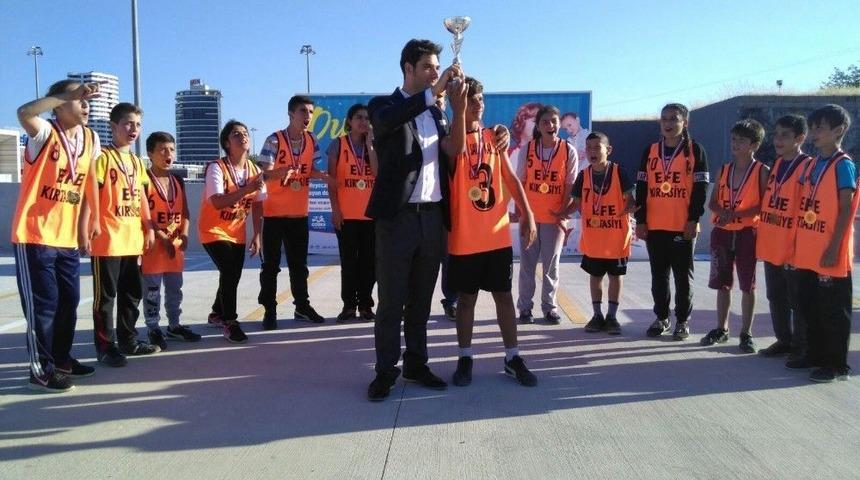 Adana&rsquo;da Okullararası Yakan Top İl Birinciliği Sona Erdi