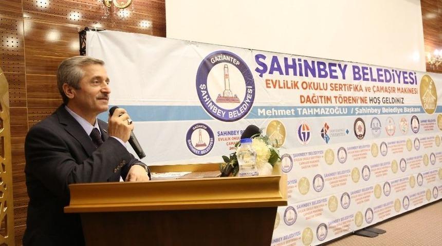 Evlilik Okulu&rsquo;ndan 90 &Ccedil;ift Daha Sertifikalarını Aldı