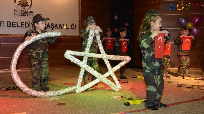 Nezaket Okulundaki Minikler Kep Attı