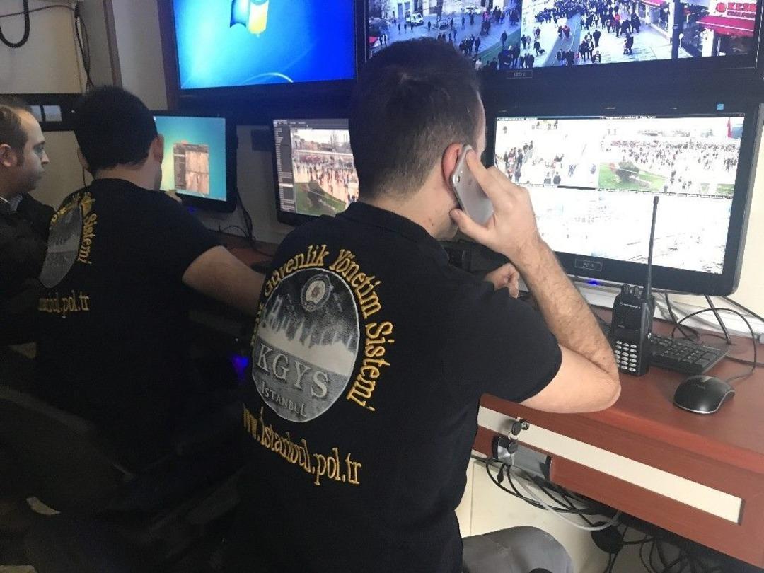 Taksim&rsquo;de Kgys Aracı Kuş U&ccedil;urtmuyor