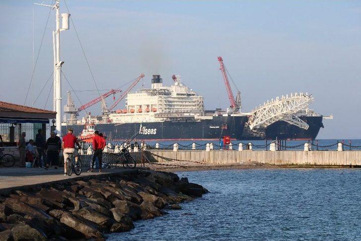 Dev Gemi Boğazdan Geçti G3