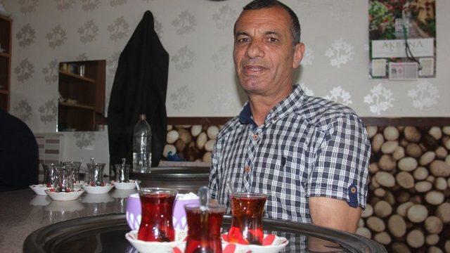 Çaylar 6 Dil Bilen Çaycıdan