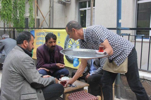 &Ccedil;aylar 6 Dil Bilen &Ccedil;aycıdan 1