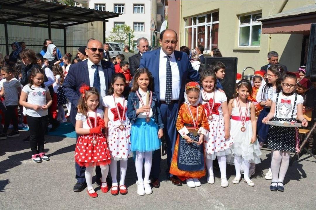 G&uuml;l&uuml;&ccedil;&rsquo;te 23 Nisan Coşkuyla Kutlandı