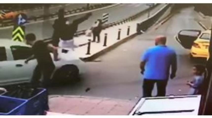 (özel) Trafikte Tartıştığı Şahsa Aracıyla Çarpıp Metrelerce Havaya Savurdu