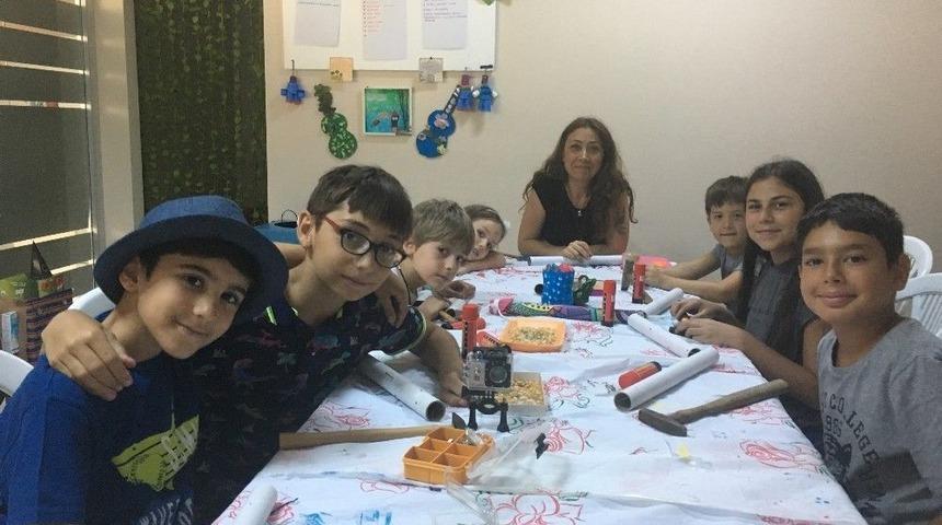 Geri D&ouml;n&uuml;ş&uuml;m Malzemelerinden M&uuml;zik Aleti Yapıyorlar