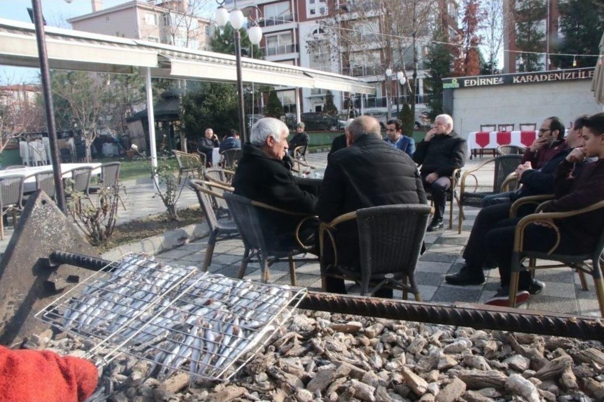 Edirne&rsquo;de Karadenizliler Derneği&rsquo;nden &lsquo;hamsi G&uuml;n&uuml;&rsquo;