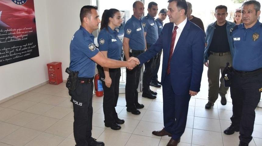 Polis Ve Bek&ccedil;ilere Yeni &Uuml;niforma