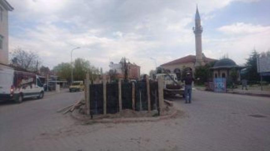 Aslanapa’da Saat Kulesi İnşatına Başlandı