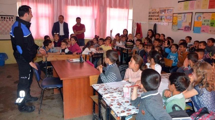 Polis Ekiplerinden Köy Okulu Öğrencilerine Ziyaret
