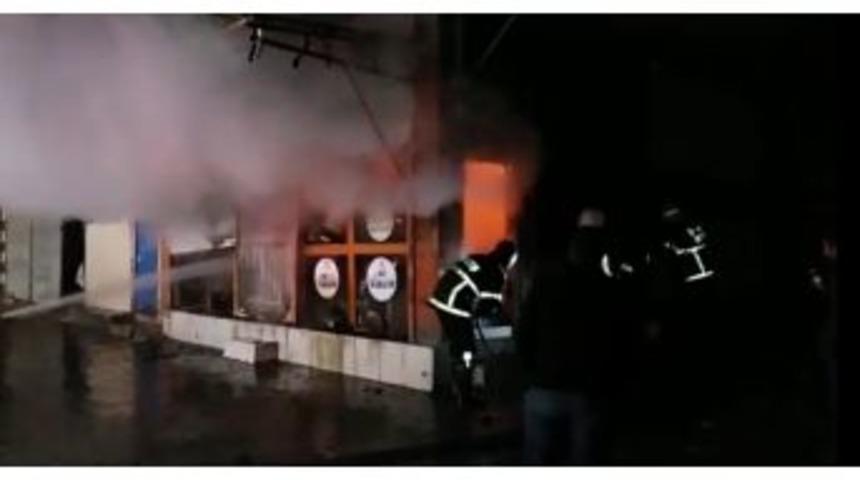 Oto Yedek Par&ccedil;a D&uuml;kkanında Yangın