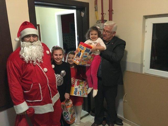 &Ccedil;ocukların Yeni Yıl Hediyesi Noel Baba&rsquo;dan 1
