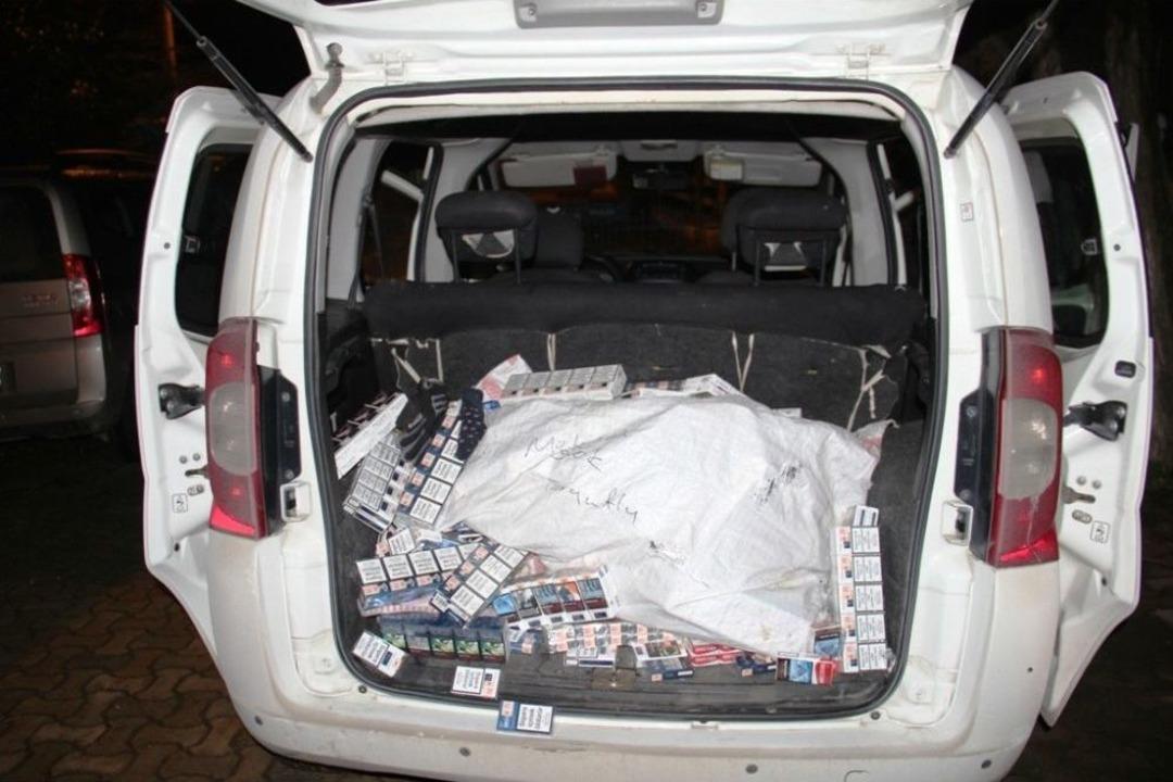 B&uuml;fe Hırsızları &Ouml;nce Kameraya, Sonra Polise Yakalandı