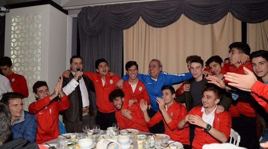 Şampiyon H&uuml;rriyetspor&rsquo;a Moral Gecesi