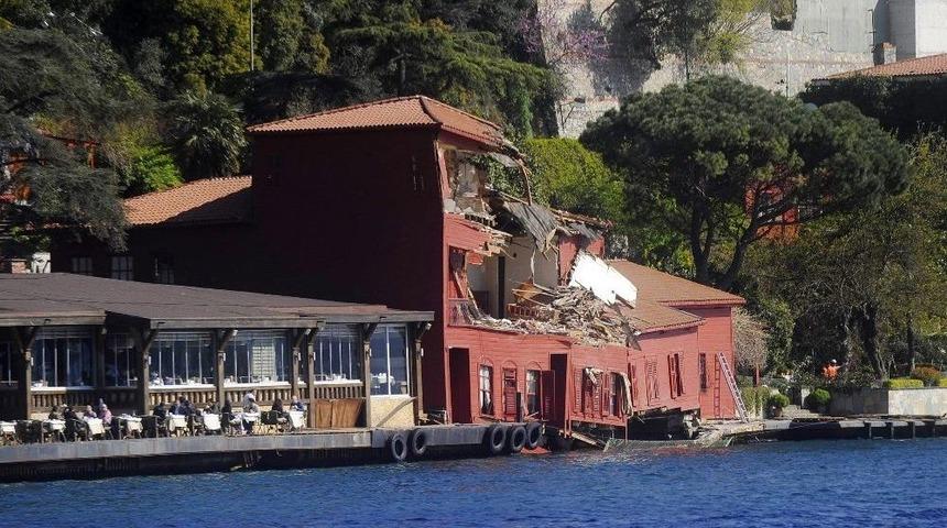 Tarihi Yalı Onarılmayı Bekliyor