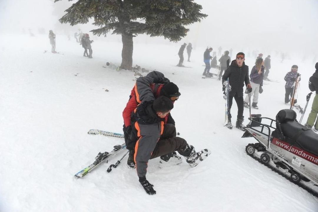 Uludağ&rsquo;da Acemi Kayak&ccedil;ı Tehlikesi