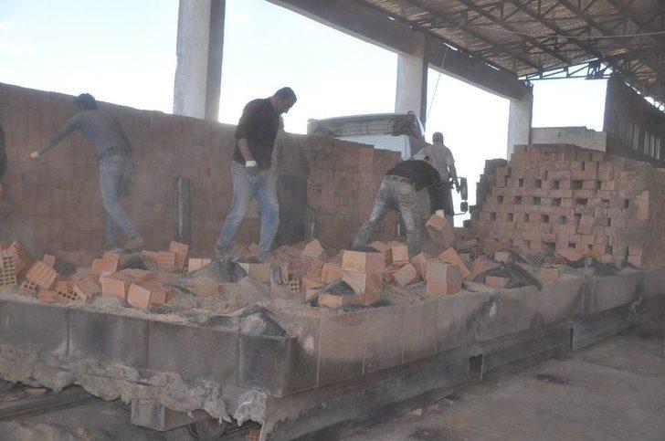 Günde 150 Bin Tuğla Üreten Fabrika Kızların Umudu Oldu G5