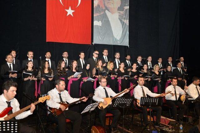 Kocaeli’de Türk Halk Müziği’nin Eserleri Seslendirildi