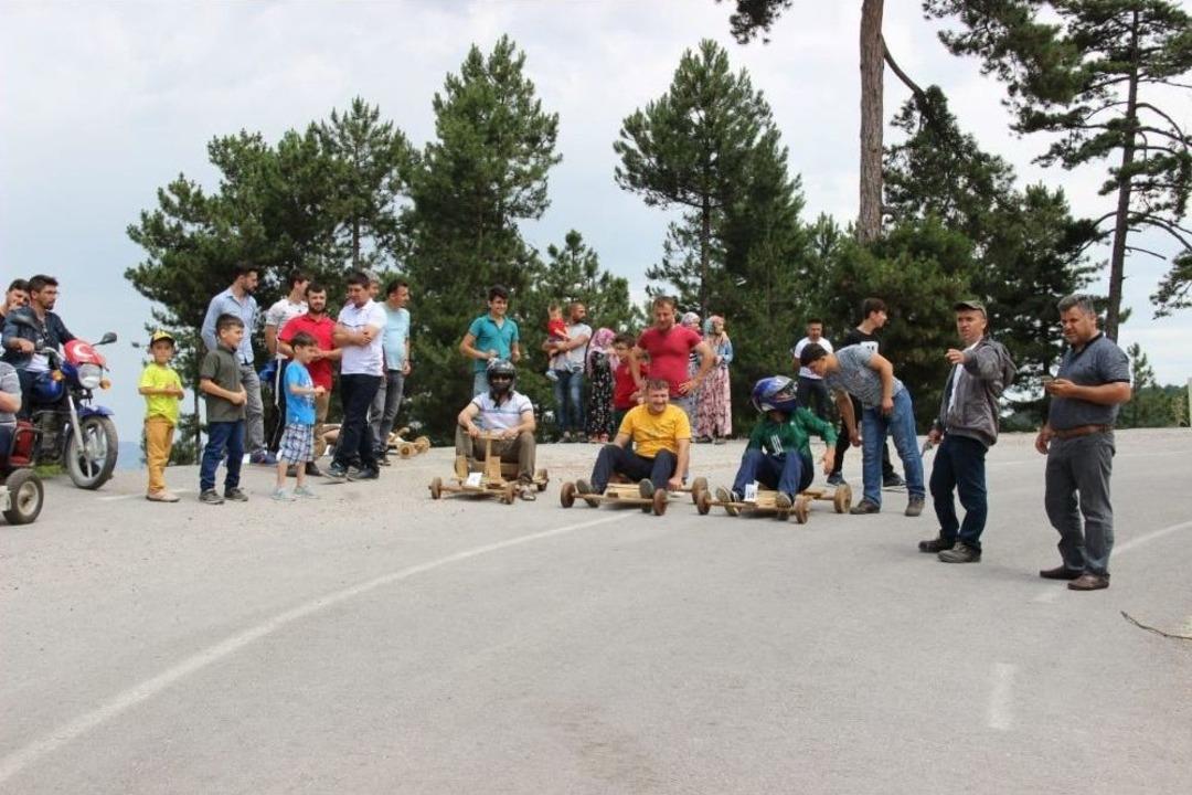 Bursa&rsquo;da Tahta Yarış Arabaları İle Ralli Heyecanı
