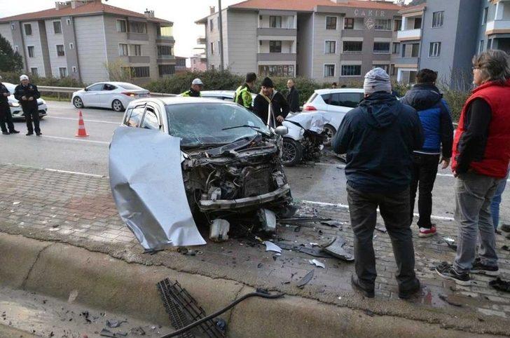 Gemlik Çevre Yolunda Kaza: 5 Yaralı G3