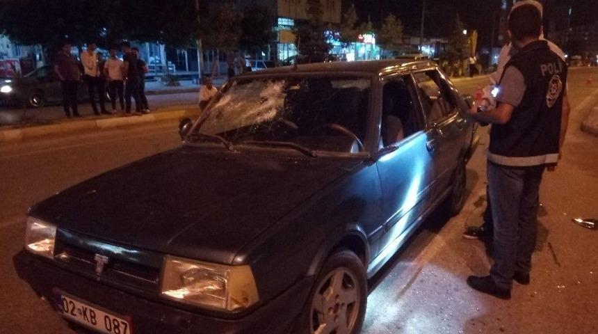 Otomobilin Önünü Kesip Levyelerle Saldırdılar: 5 Yaralı
