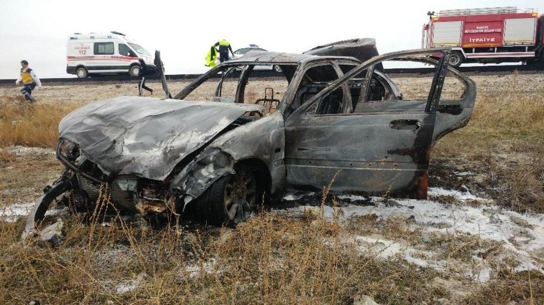 Konya&rsquo;da İki Otomobil &Ccedil;arpıştı: 2 &Ouml;l&uuml;, 3 Yaralı