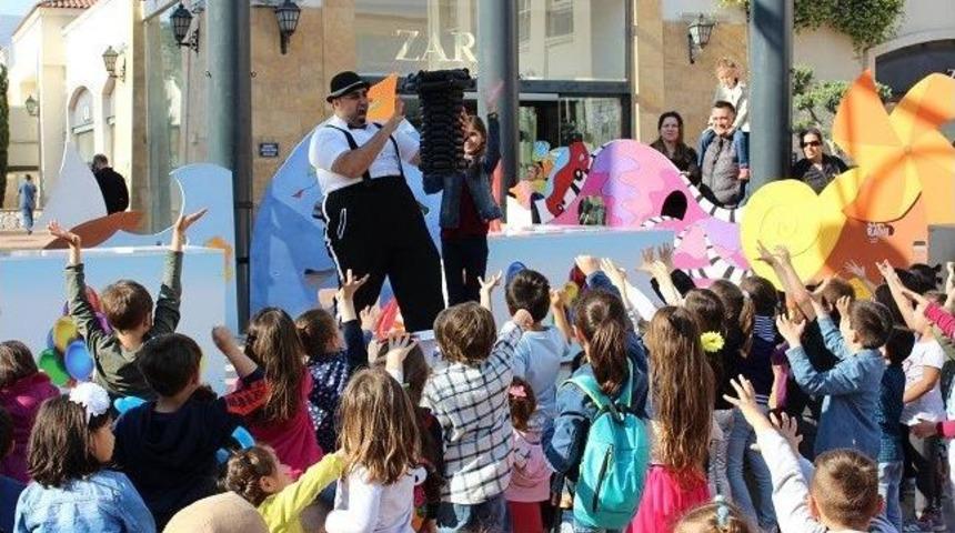 Forum Bornova&rsquo;da 23 Nisan Coşkusu