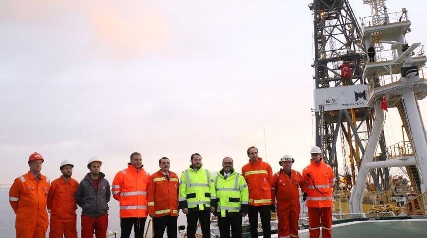 Bakan Berat Albayrak, T&uuml;rkiye&rsquo;nin İlk Sondaj Gemisini İnceledi