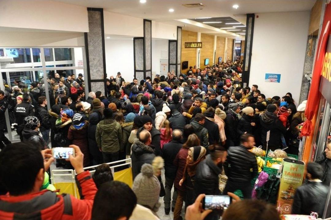 Uludağ&rsquo;da Teleferik İzdihamı