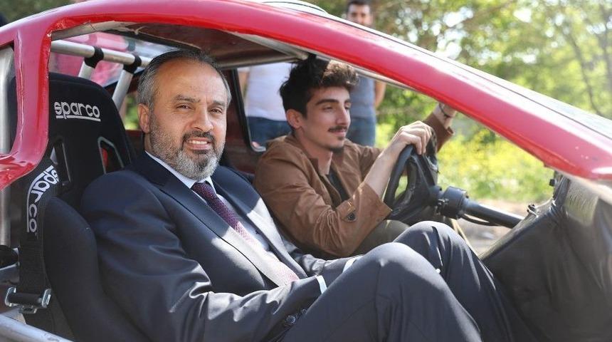 &Uuml;niversiteliler Elektrikli Otomobil &Uuml;retti