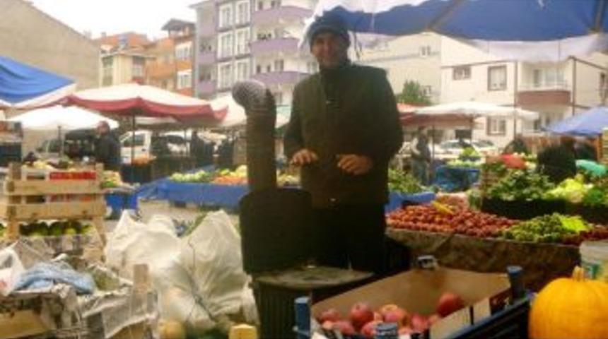 Pazarcılar Soğuktan Korunmak İ&ccedil;in Soba Kurdu
