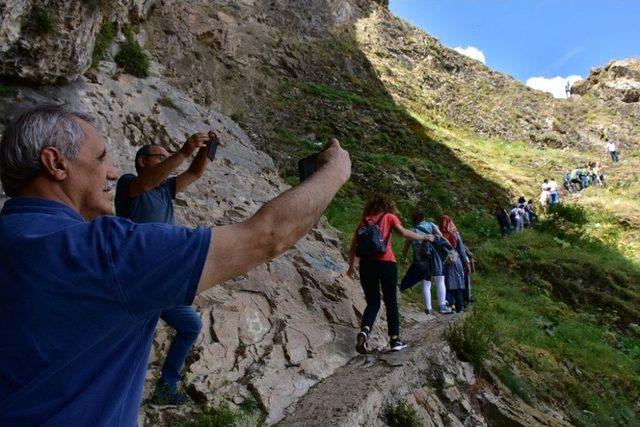 Başkan Bozkurt Misafirlerine İnönü’yü Gezdirdi