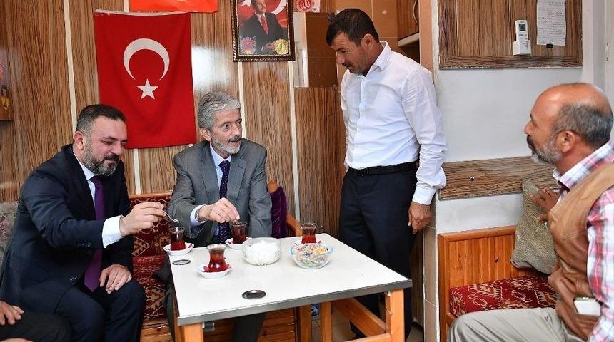 Başkan Tuna, İl&ccedil;eleri Gezerek Vatandaşlarla Bayramlaştı