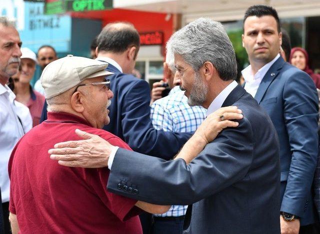 Başkan Tuna, İlçeleri Gezerek Vatandaşlarla Bayramlaştı