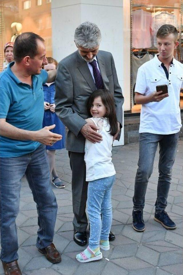 Başkan Tuna, İlçeleri Gezerek Vatandaşlarla Bayramlaştı