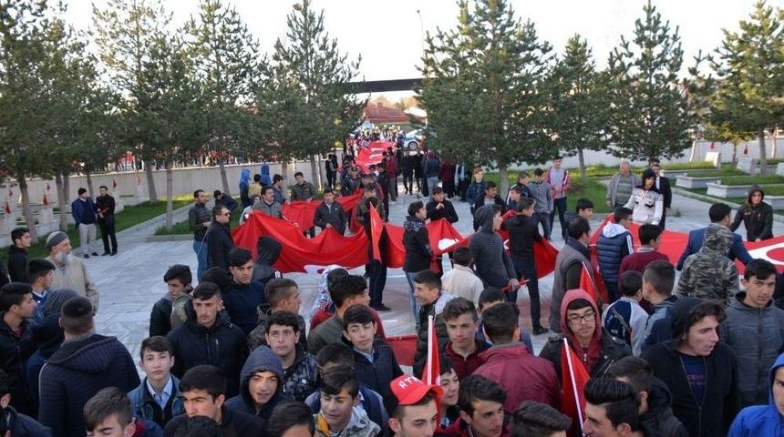 Kars&rsquo;ta 57. Alay Vefa Y&uuml;r&uuml;y&uuml;ş&uuml; Yapıldı