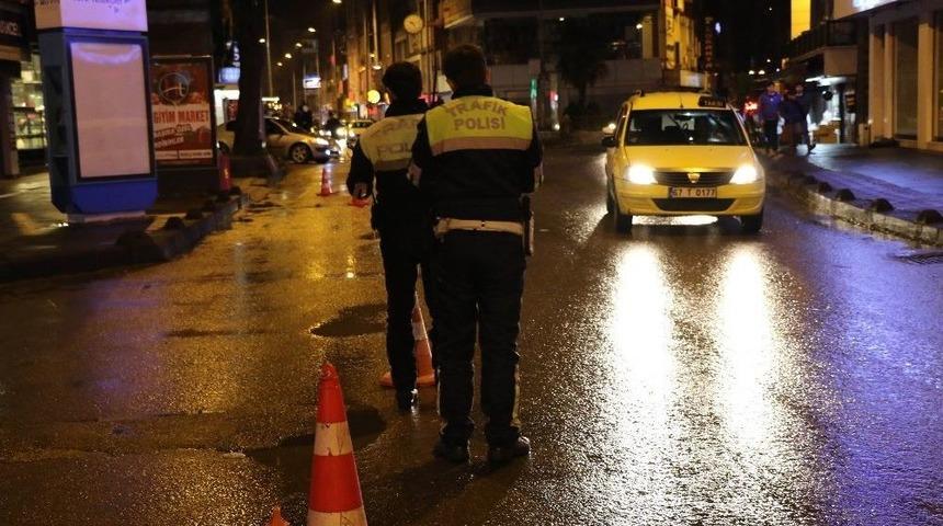 Polis Ekipleri 2018&rsquo;e Saatler Kala Alkol Denetimi Yaptı
